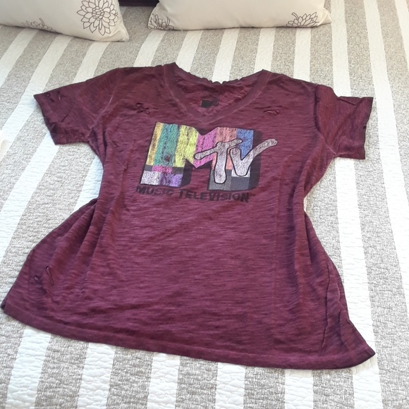 Recycled Karma Tops - Recycled Karma sz Medium MTV Graphic Tee Maroon